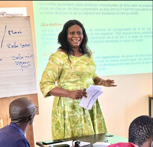 Mme Traore Nathalie, MISAHEL a présenté ce 26 octobre 2022, les modules sur la typologie des conflits et les étapes de l’évolution du conflit à l’atelier de formation sur la médiation communautaire à Koulikoro( Mali )