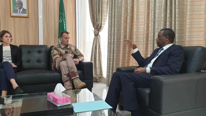 Le Haut Représentant, SEM Pierre Buyoya,  chef de la MISAHEL a reçu dans son cabinet le général Marsac représentant le commandant de la force Barkhane au Mali