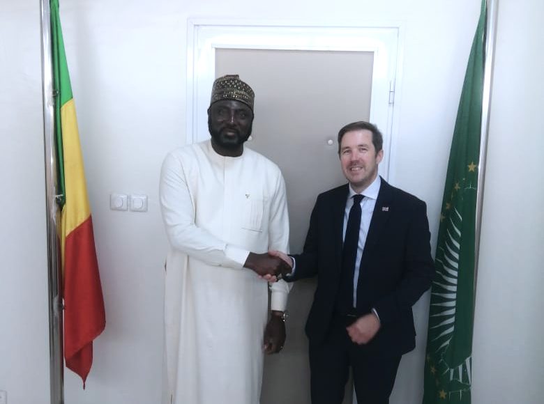 SE Dr. Mamadou TANGARA, Haut Représentant du Président de la Commission de l&rsquo;UA pour le Mali et le Sahel et Chef de la MISAHEL a reçu SEM Angus McKee, Ambassadeur Du Royaume-Uni au Mali, ce 21 novembre 2025.